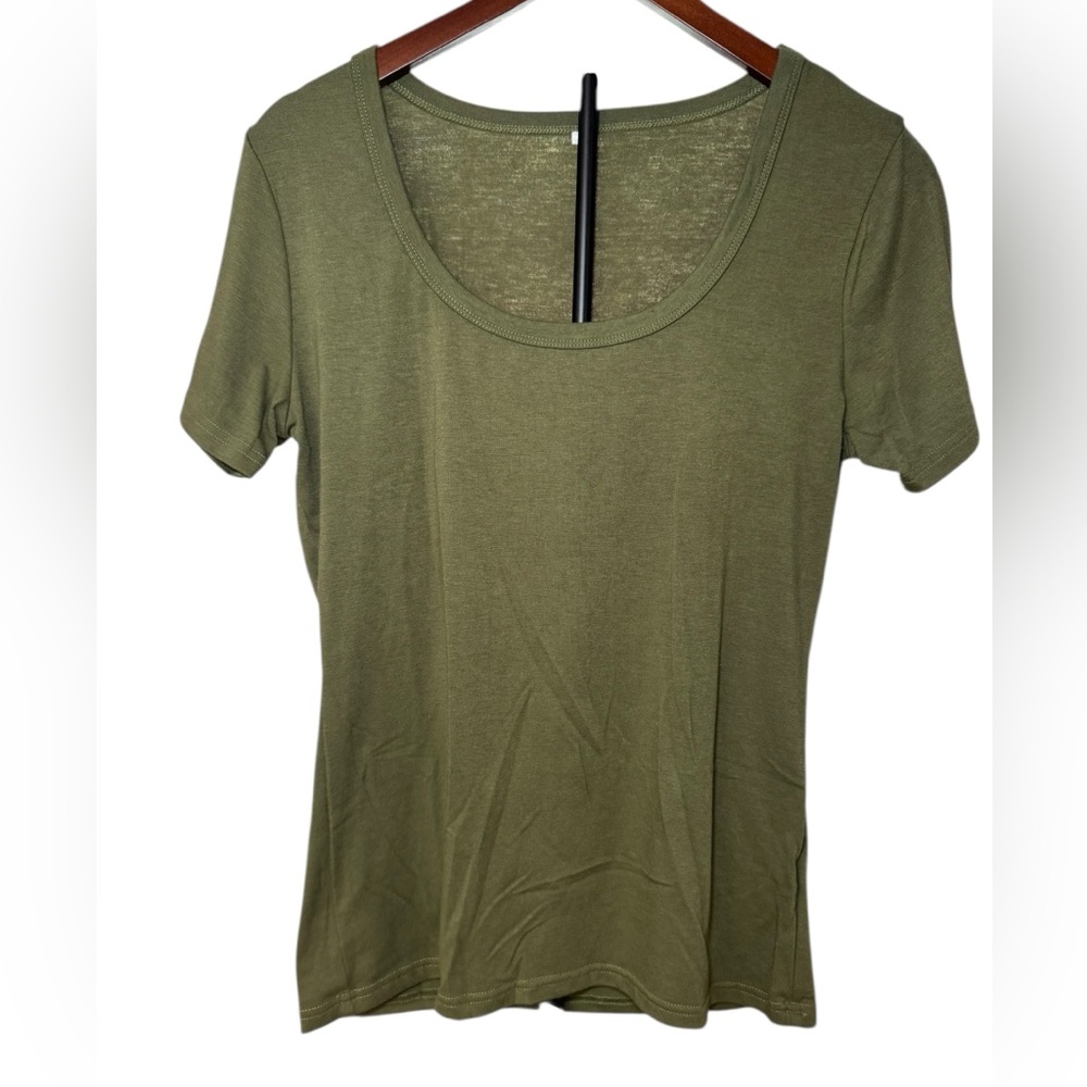 BUNDLE Set of Three‎ T-Shirts in Red, Blue, and Green Sz L EUC Amazon Boutique - Picture 7 of 10
